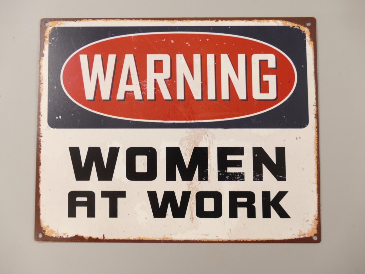 Wandschild Eisen Warning Women At Work L.25x20cm