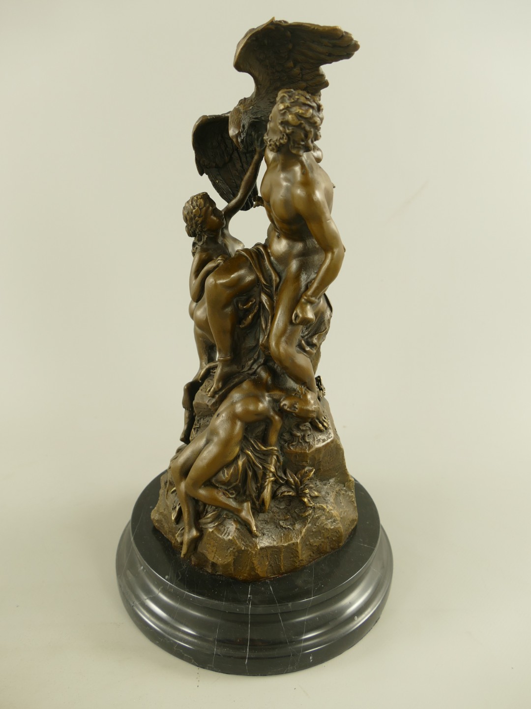 Figur Bronze Prometheus beklagt Okeaniden H.34cm