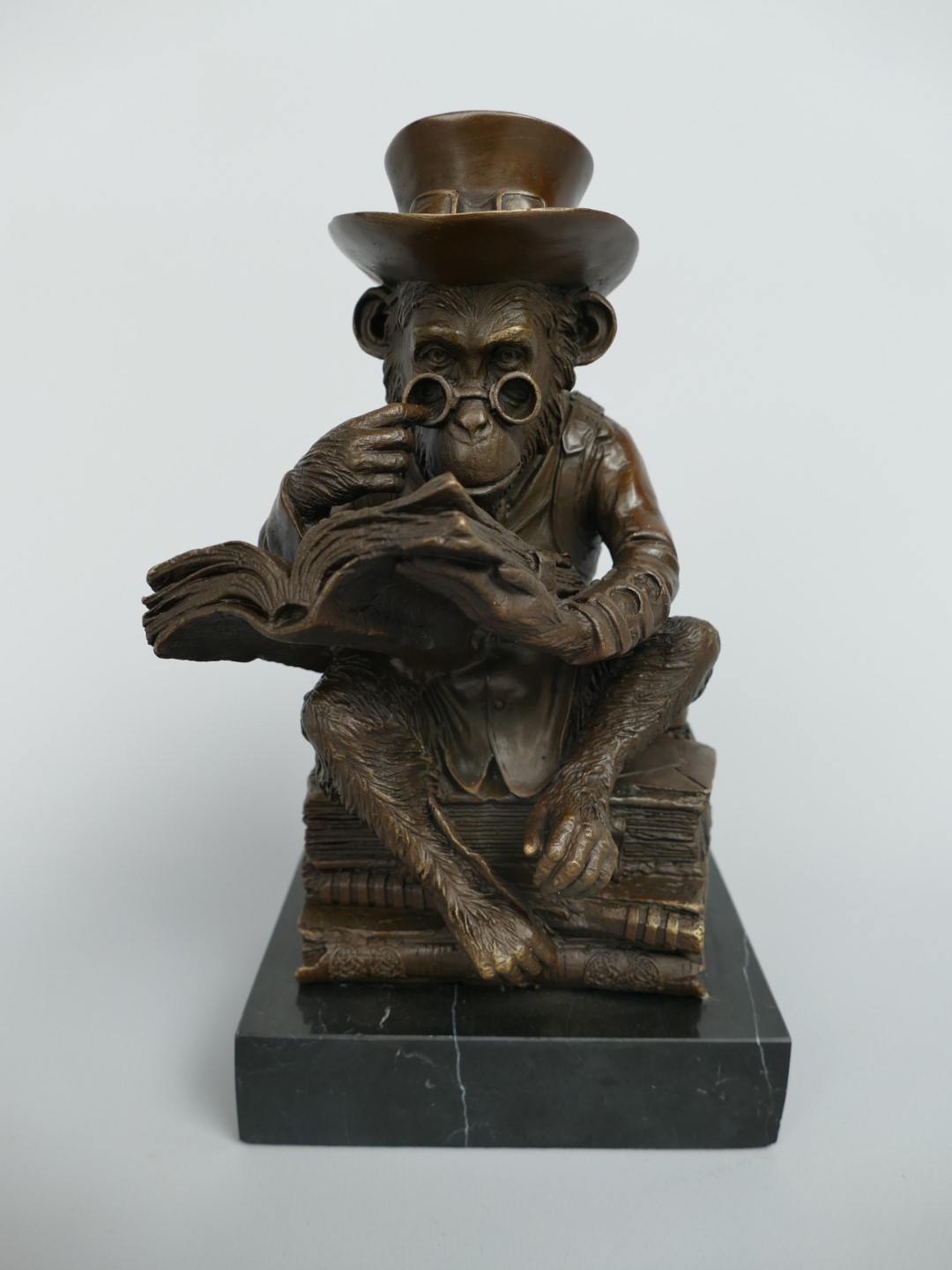 *ANG. Figur Bronze Affe mit buch H.22x12cm