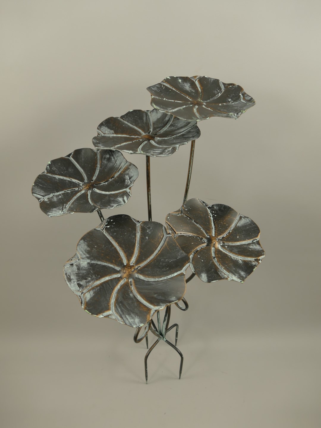 Vogeltränke/ Fütterungsplatz Schwarz Grau H.90cm