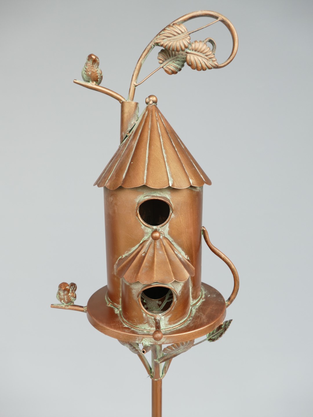 Vogelhaus Rund auf Ständer Kupfer farbig H.178cm Vogelhaus Rund auf Ständer Kupfer farbig H.178cm