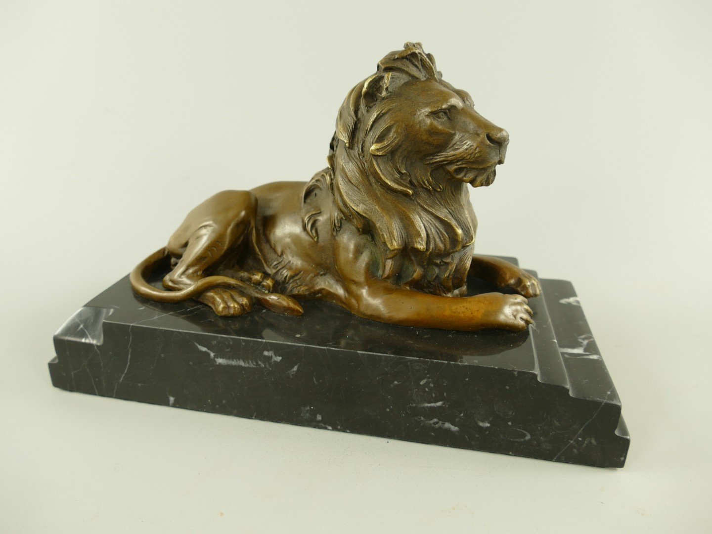 Figur Bronze Löwe L.25x15x12cm Figur Bronze Löwe L.25x15x12cm