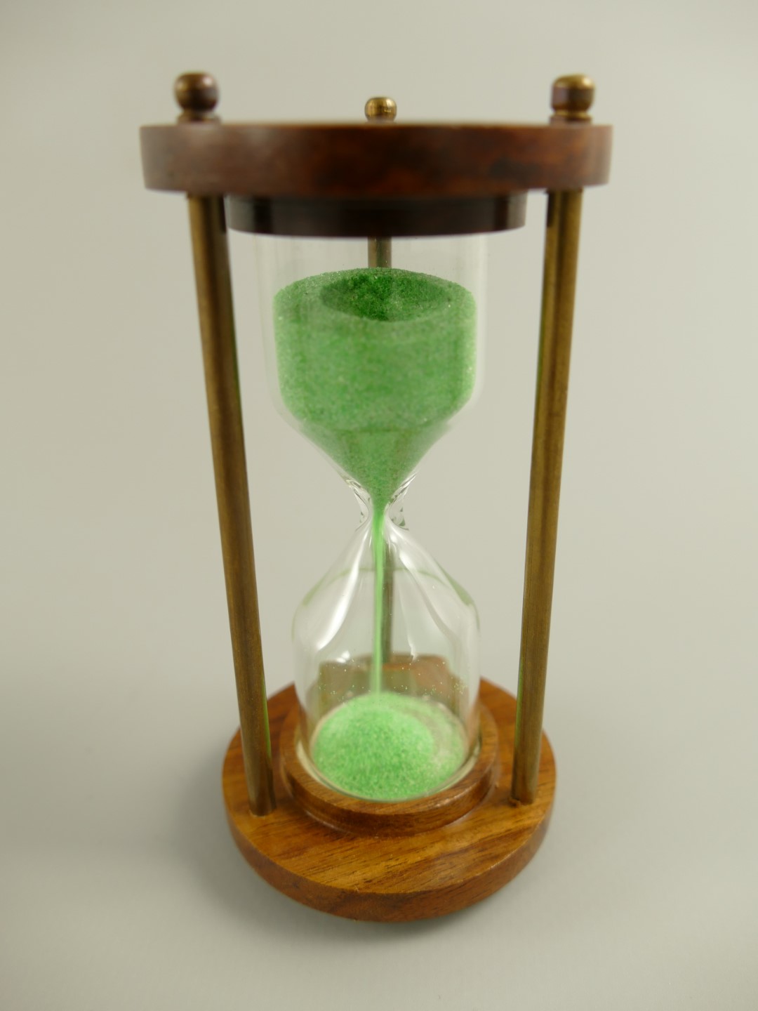 Sanduhr Holz/Messing brüniert H.10x5cm Sanduhr Holz/Messing brüniert H.10x5cm