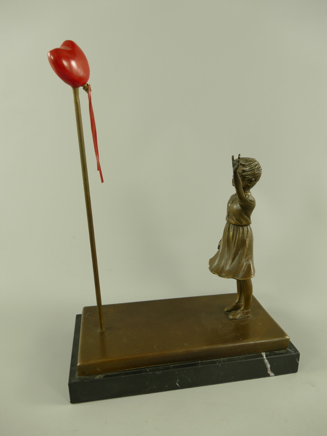 Figur Bronze Banksy Mädchen mit Herzballon H.39cm