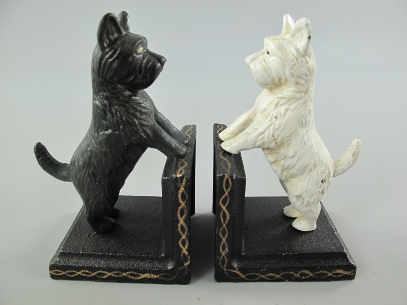 Buchstürzen Set/2 Eisen weiss/schwarz H.15cm SET!! Buchstürzen Set/2 Eisen weiss/schwarz H.15cm SET!!