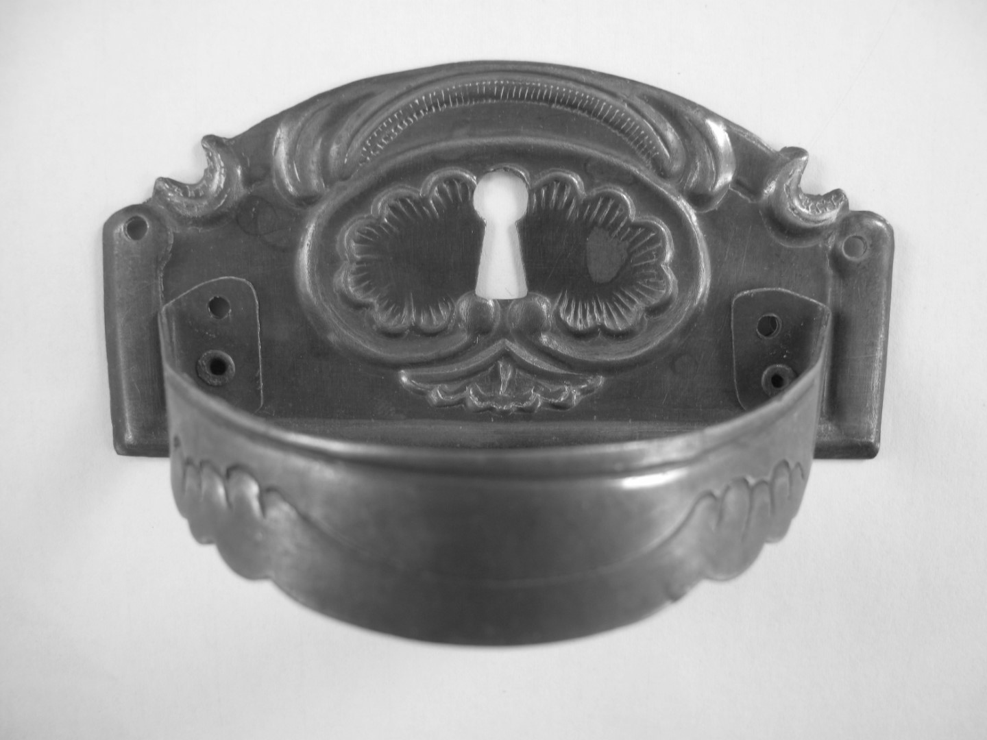 Griffbeschlag Mess. brüniert mit Loch 43x85mm