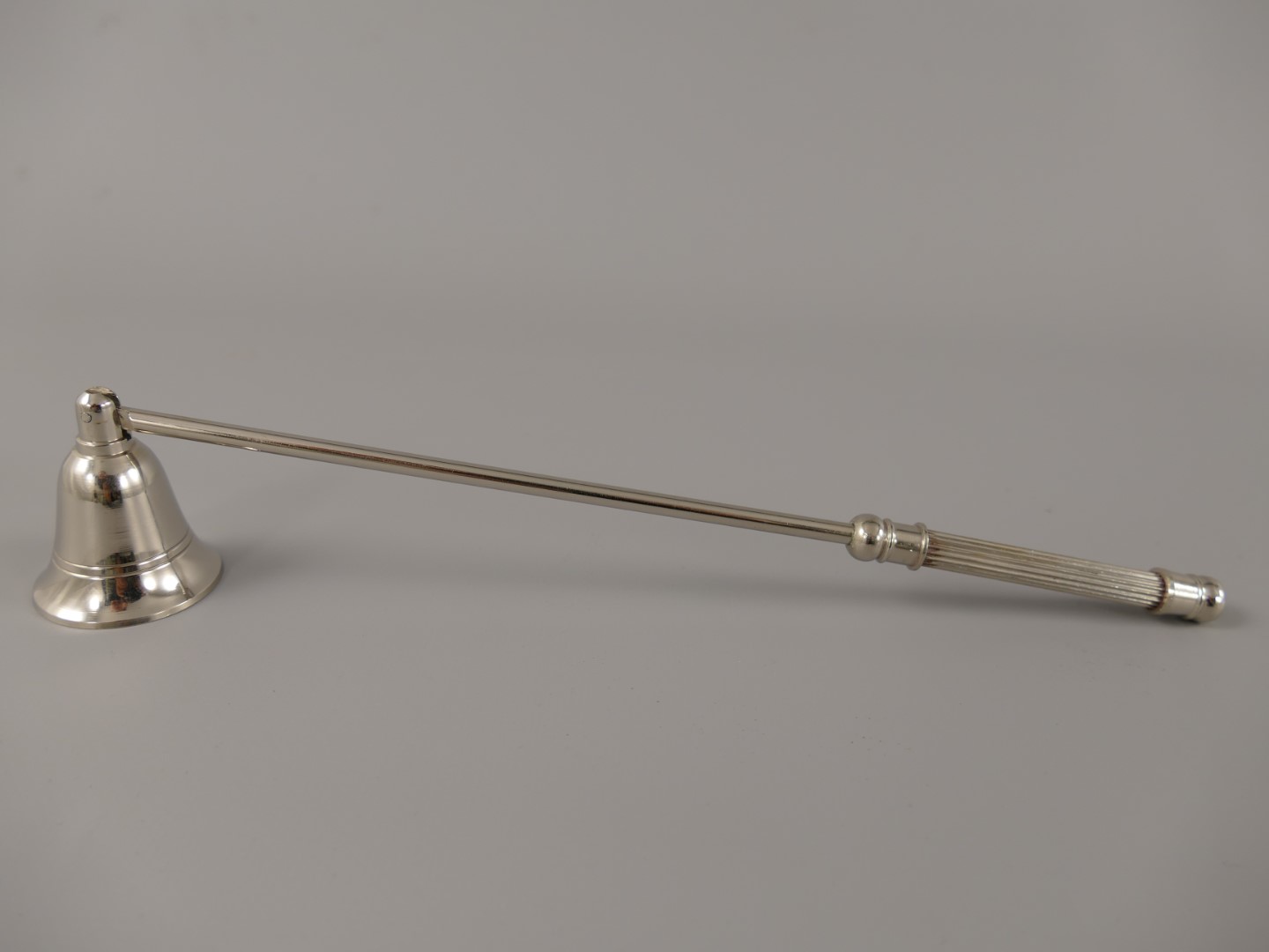 Kerzenlöscher vernickelt L.26x5cm P/St. Kerzenlöscher vernickelt L.26x5cm P/St.