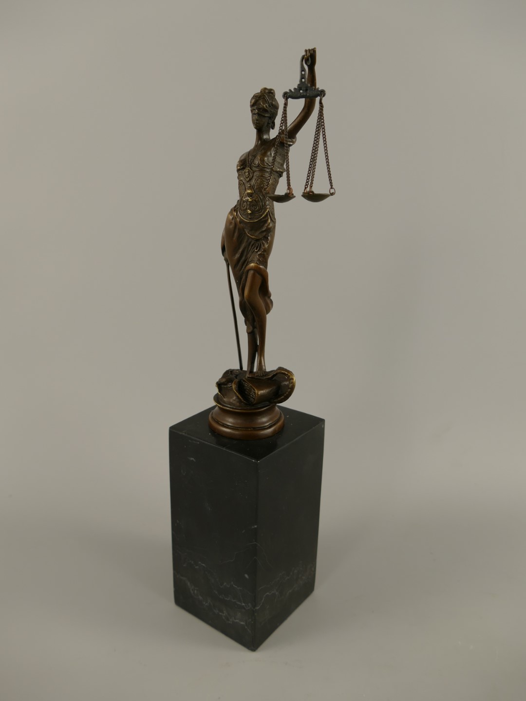 Figur Bronze JUSTITIA Marmor sokkel H.32x7cm