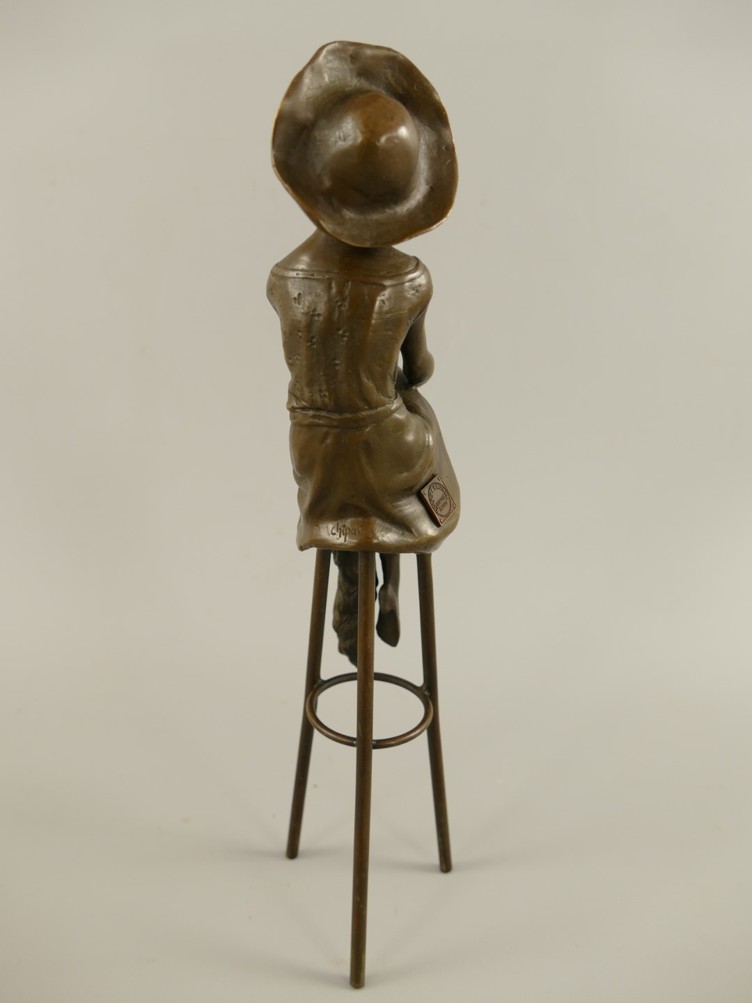 Figur Bronze Frau auf Hocker H.28x7cm
