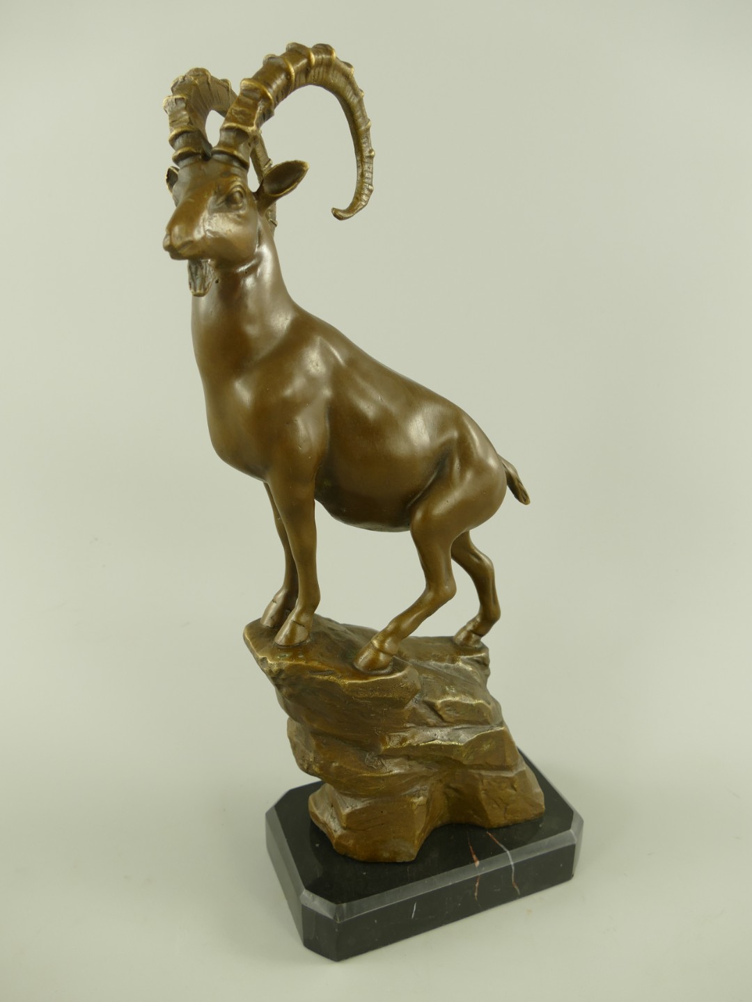 Figur Bronze Steinbock H.37x15x9cm Figur Bronze Steinbock H.37x15x9cm