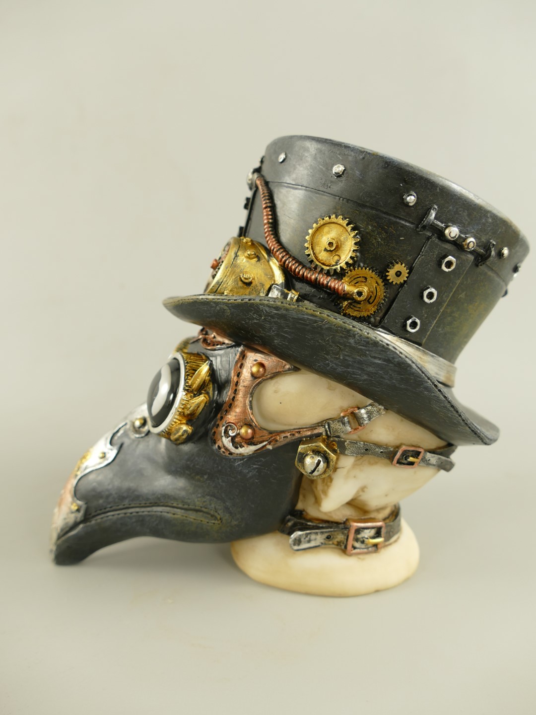 Figur Polystein Steampunk Pest Artz farbig H.17cm