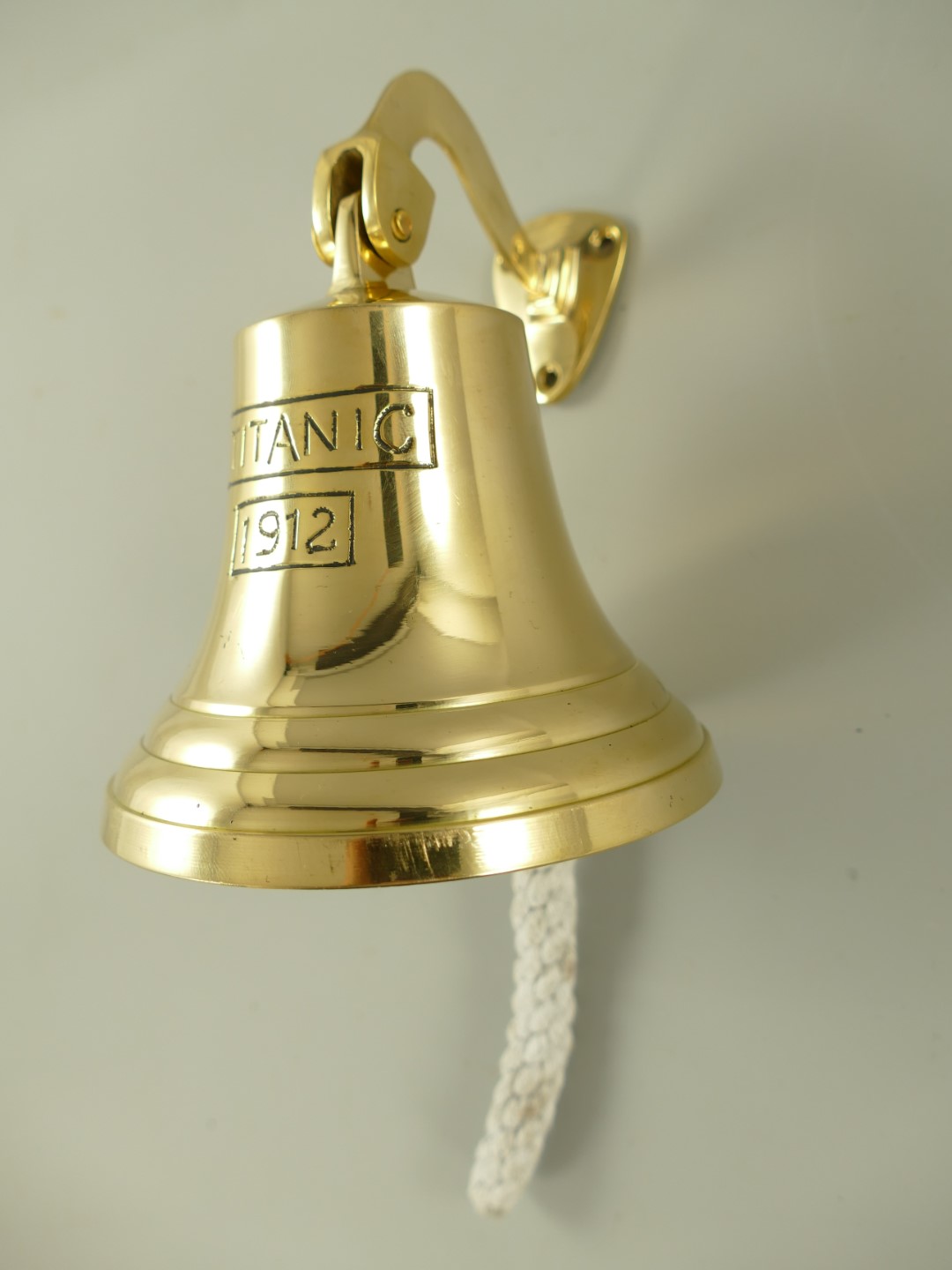 Glocke mit Haken Messing(IND) TITANIC H.15-D.12cm Glocke mit Haken Messing(IND) TITANIC H.15-D.12cm