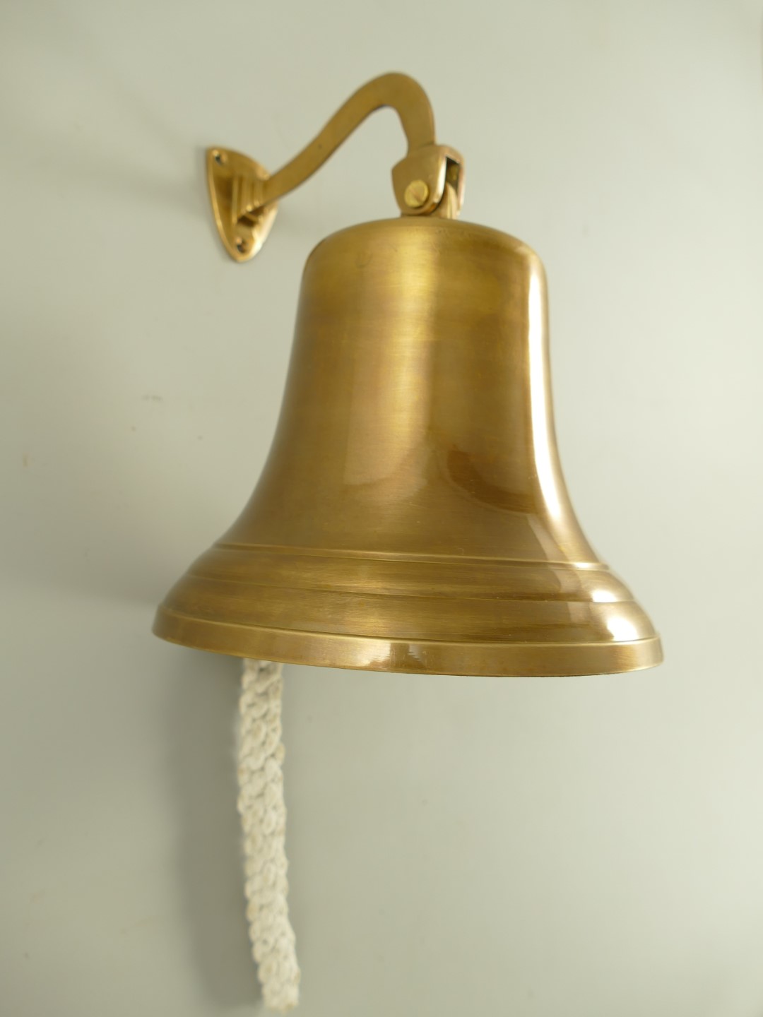 Glocke/Haken Messing brün.(IND) GLATT H.25-D.18cm Glocke/Haken Messing brün.(IND) GLATT H.25-D.18cm