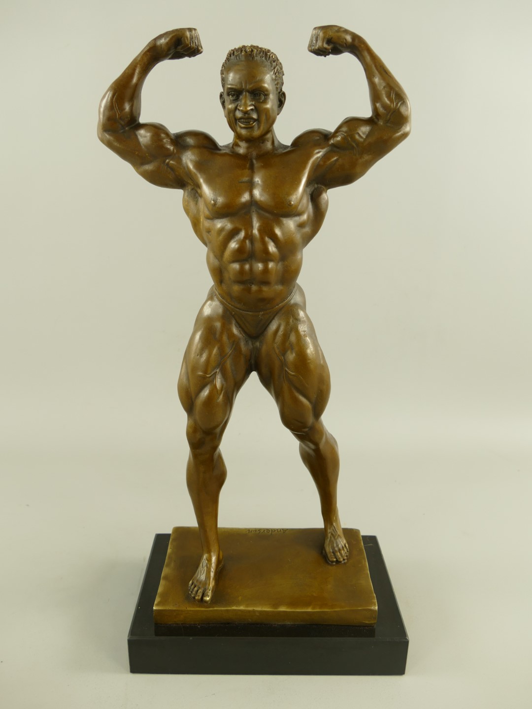 Figur Bronze Mann mit Muskeln H.50x24cm