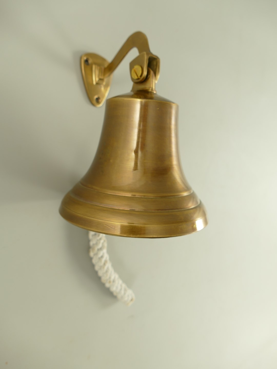 Glocke Haken Messing brün.(IND) GLATT H.15-D.12cm Glocke Haken Messing brün.(IND) GLATT H.15-D.12cm