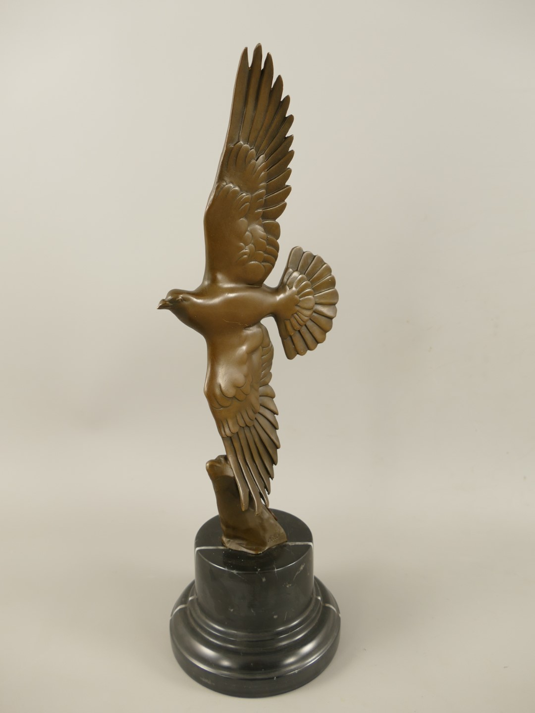 Figur Bronze Taube im Flug H.39cm