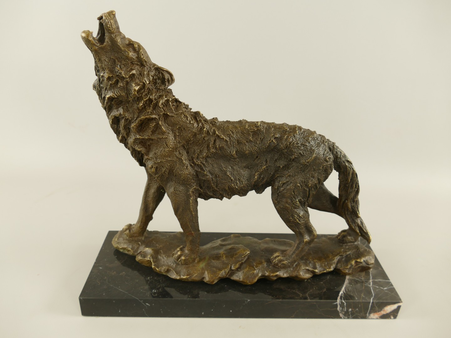 Figur Bronze Wolf L.38x34x13cm