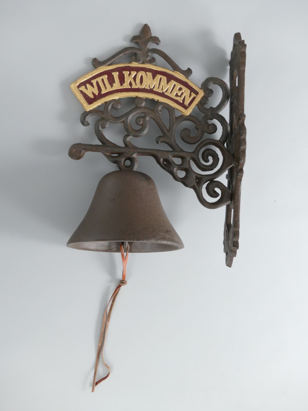 265502a *NT Wandglocke Gußeisen Willkommen H.32cm