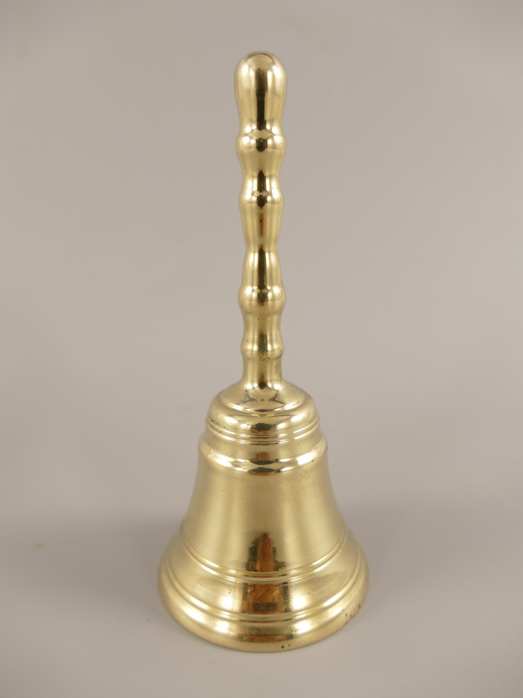 Tischglocke Messing glatt H.13x5,5cm(IT) Tischglocke Messing glatt H.13x5,5cm(IT)