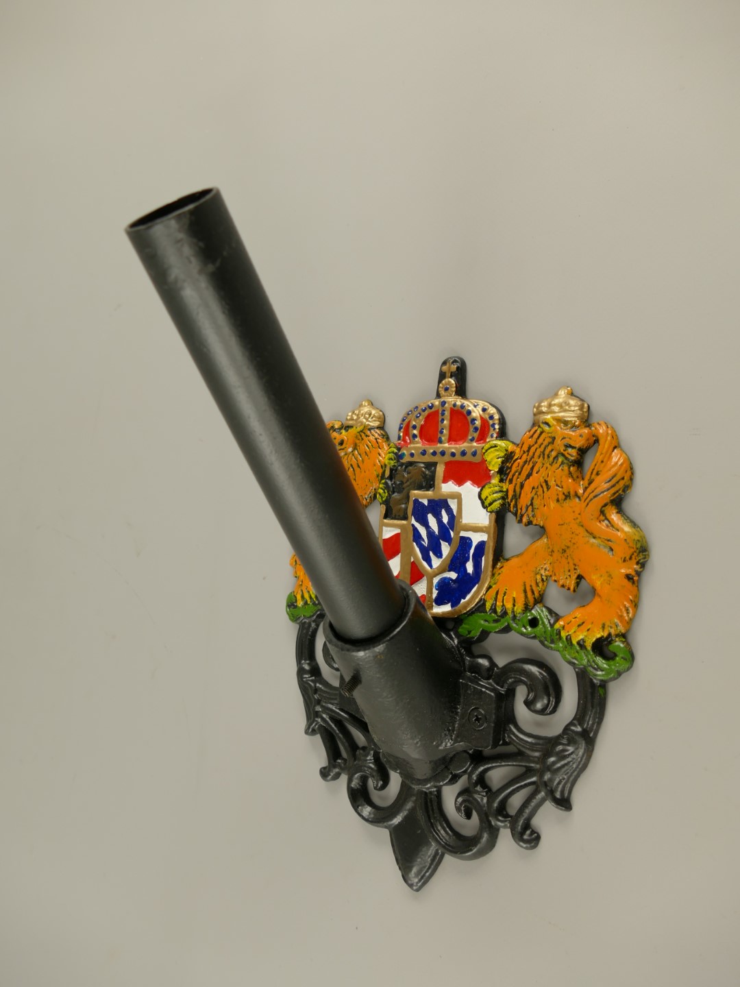 Flaggenhalter Löwe Eisen farbe H.30cm