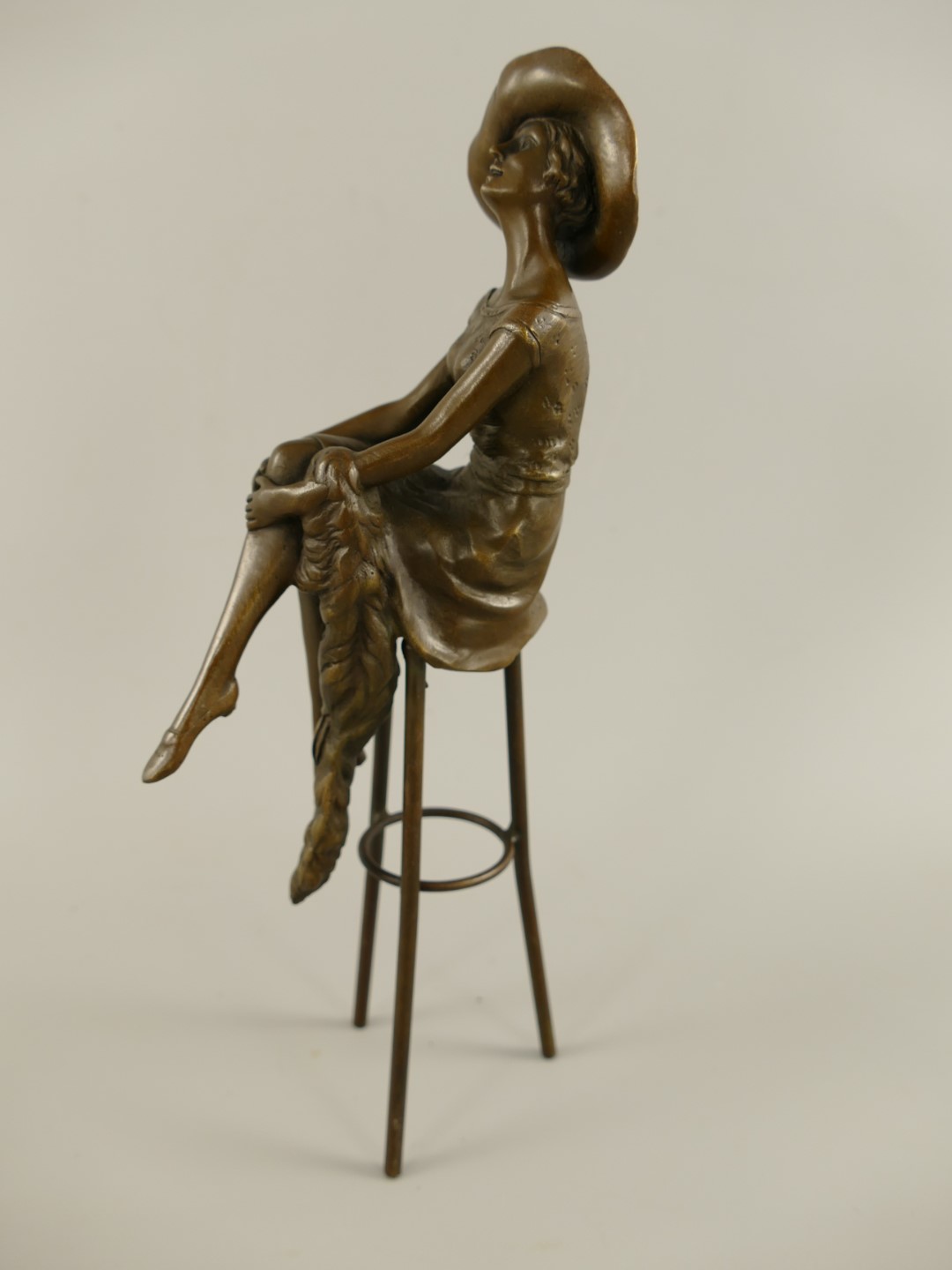 Figur Bronze Frau auf Hocker H.28x7cm