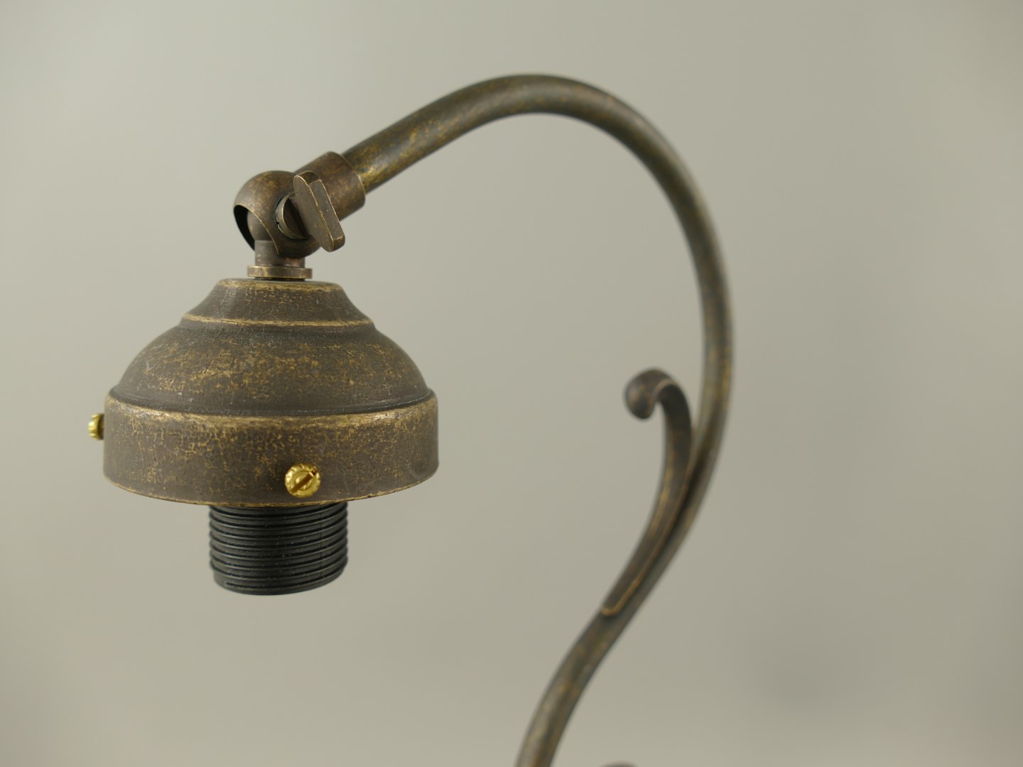 Stehlampe FRAU Messing brüniert ohne Schirm H.44cm