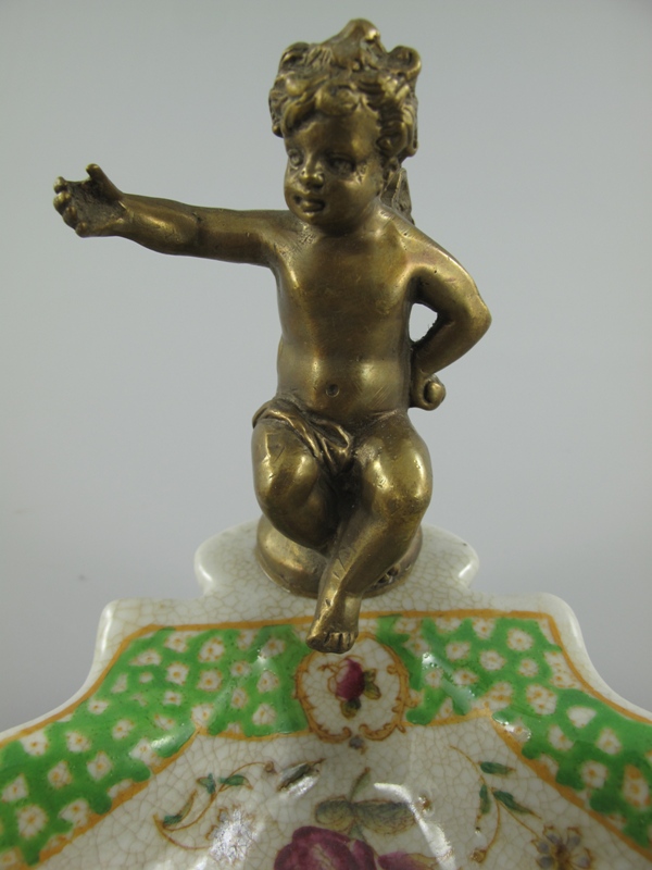 Porzellan/Mess. grün/Rosen Schale figur H.11x14cm
