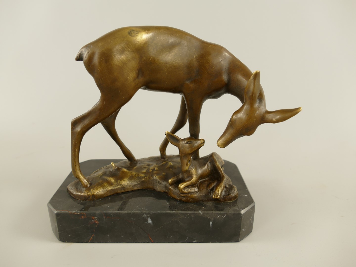 Figur Bronze Hirsch mit Hirschkalb H.17x20cm