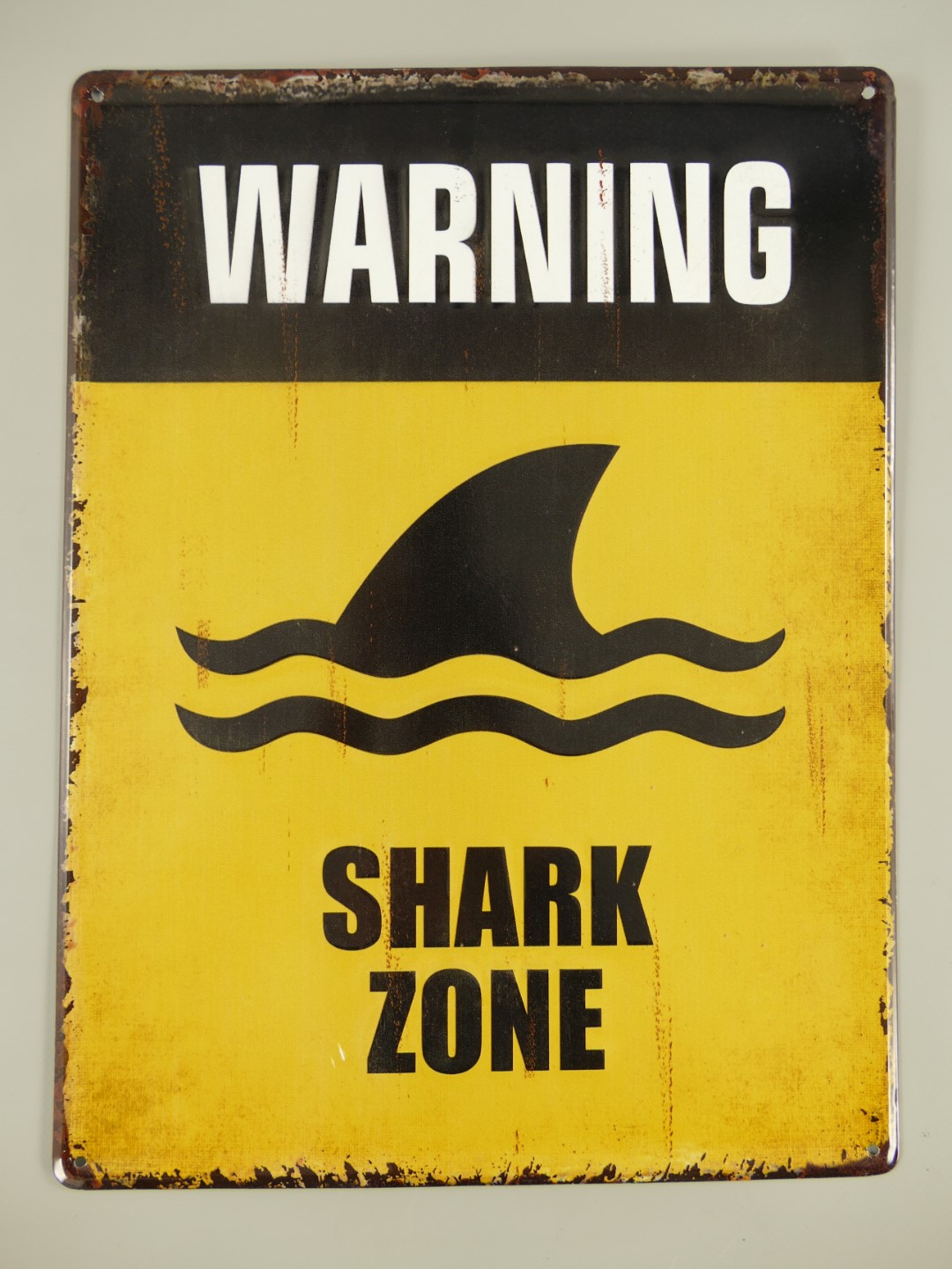 Wandschild(Gestanzt) Warming Shark Zone H.40x30cm