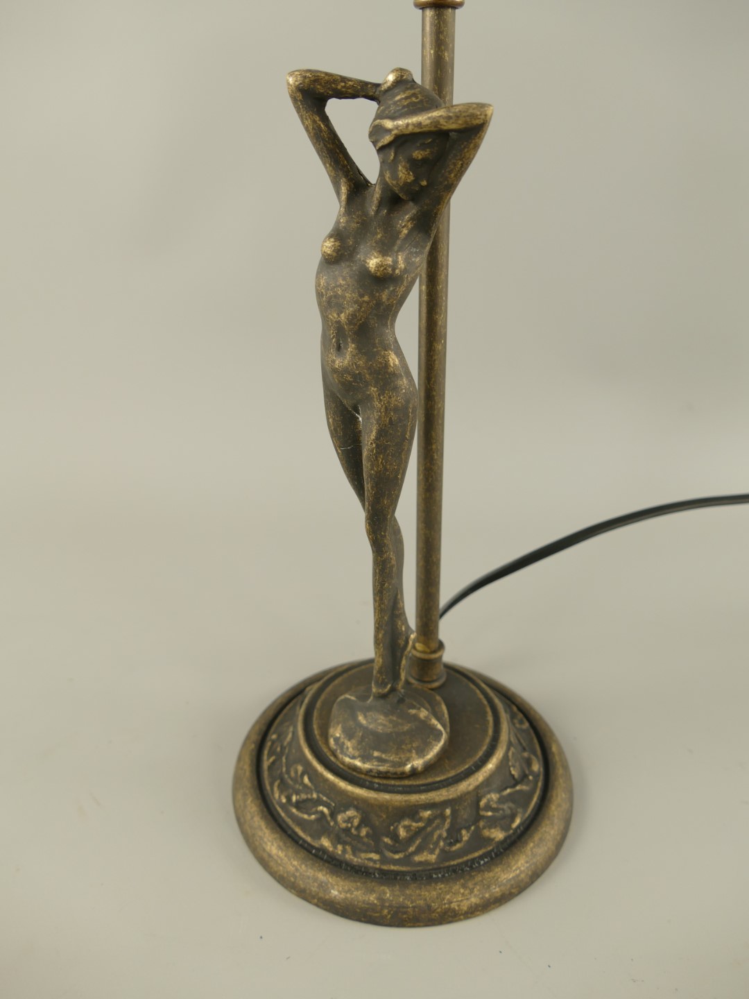 Stehlampe FRAU(E27) Mes. brün. o. Schirm H.35cm