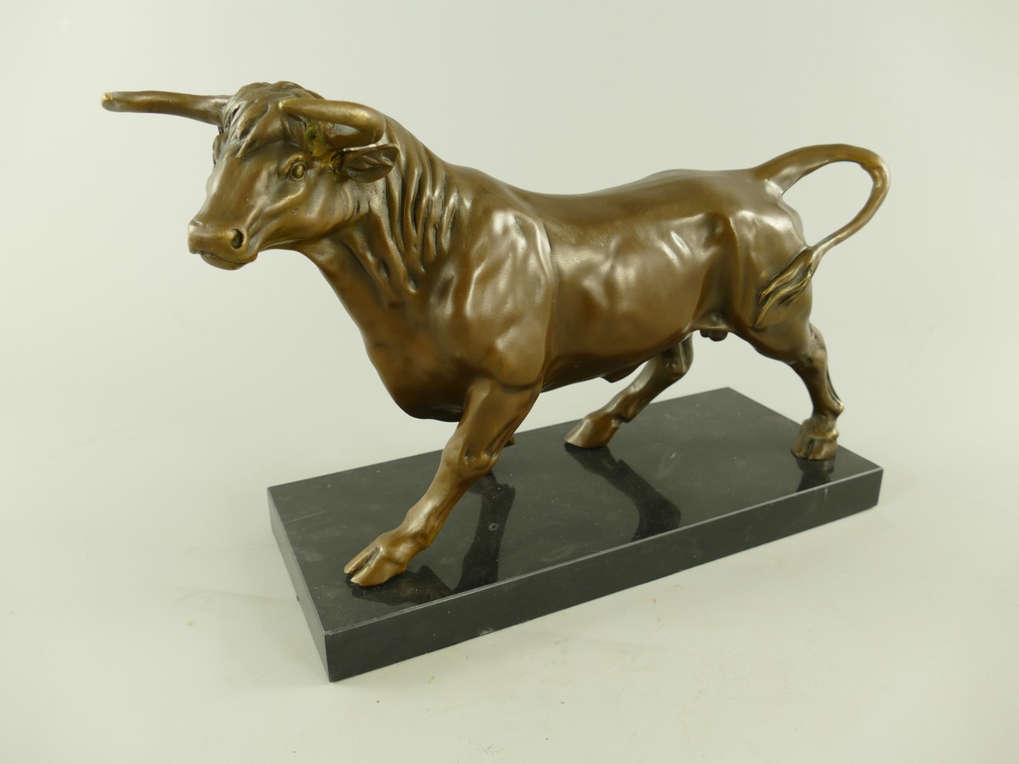 Figur Bronze Bülle L.38x27x16cm Figur Bronze Bülle L.38x27x16cm